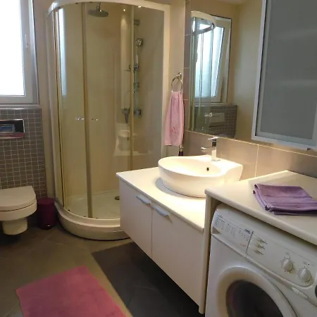 Omeros Apartman